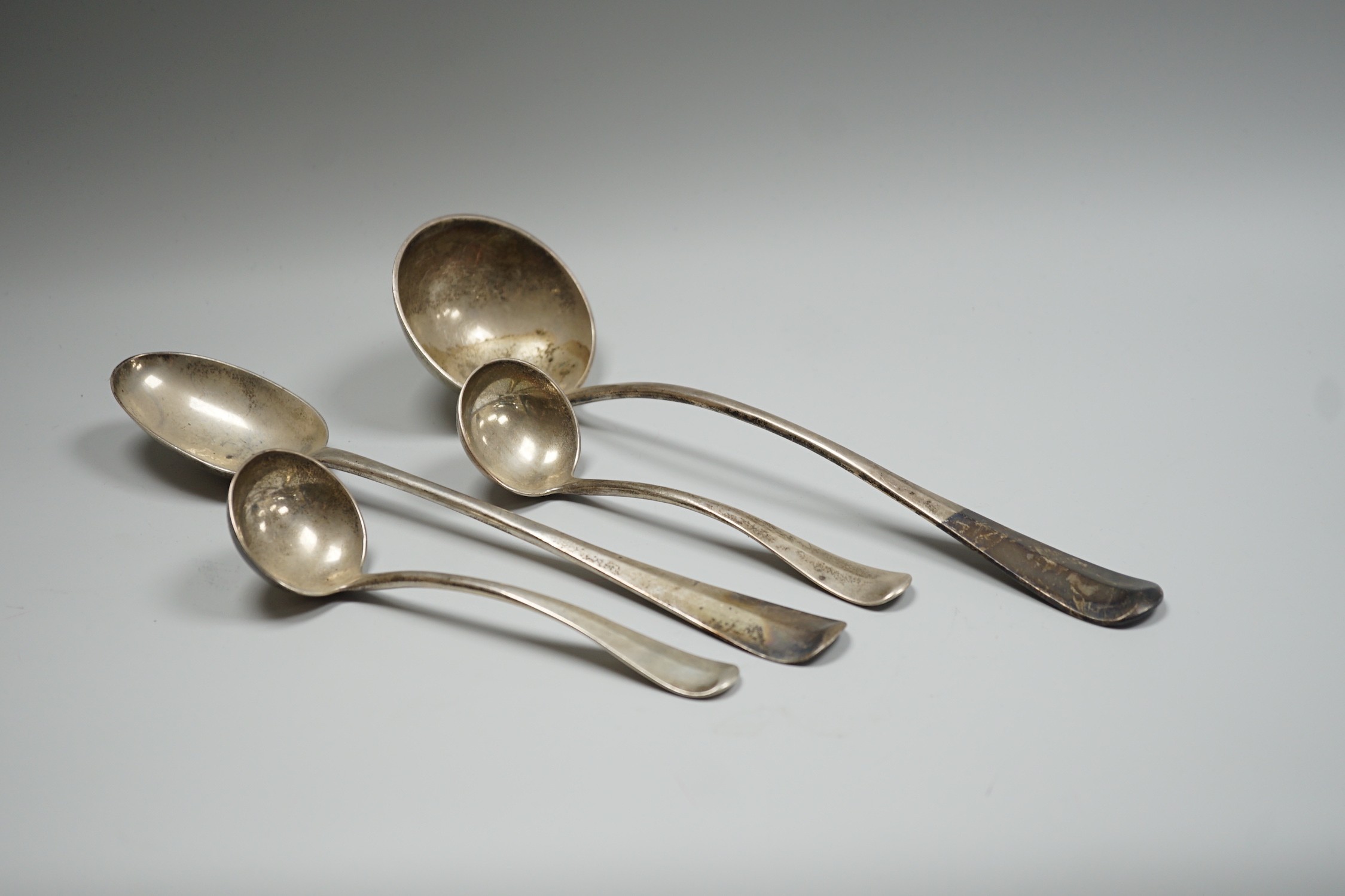 A late Victorian silver rat tail pattern soup ladle, basting spoon and a pair of ladles, by Josiah Williams & Co, London, 1898/9, 19.7oz.